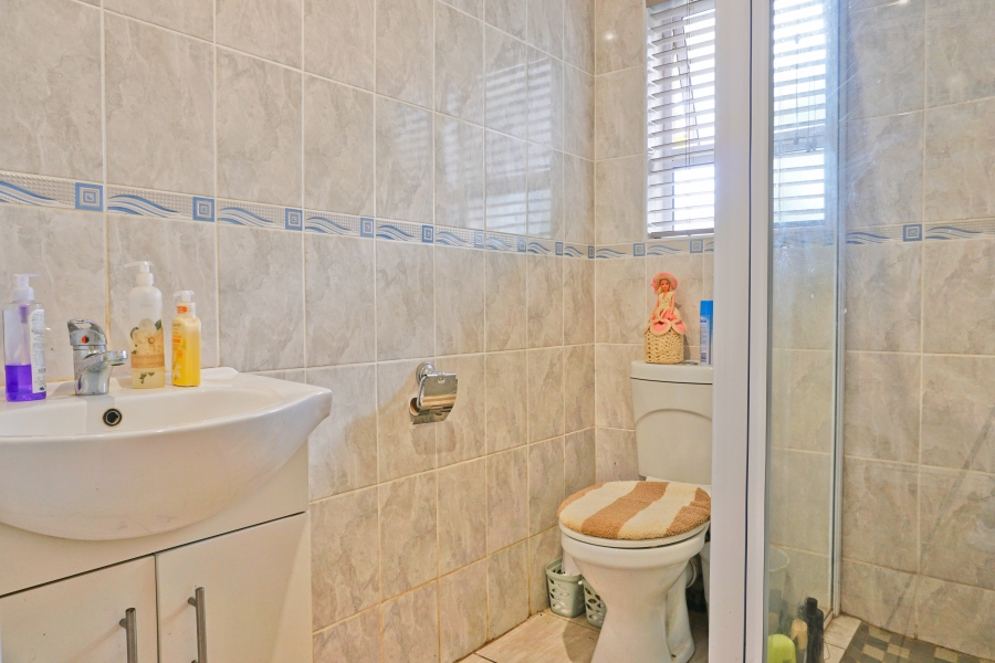 6 Bedroom Property for Sale in Kidds Beach Eastern Cape